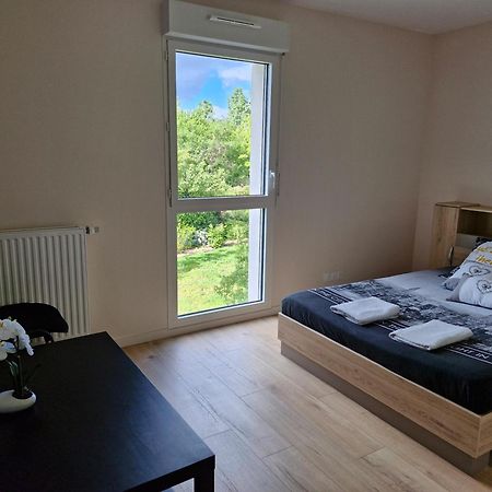 Appartement A Floirac Avec 2 Chambres, Un Parking Prive, Une Terrasse, A 5 Minutes En Voiture De L'Arkea Arena De Bordeaux Exterior photo