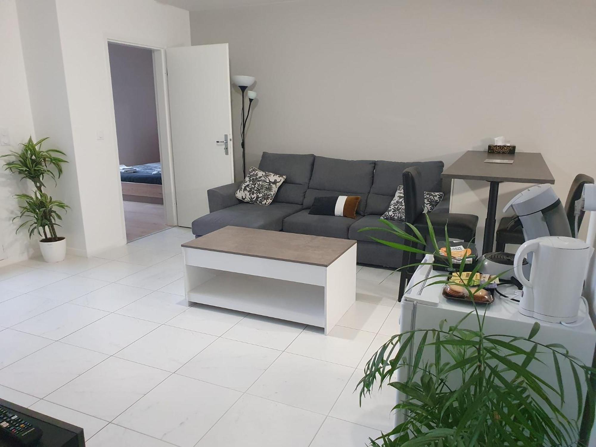 Appartement A Floirac Avec 2 Chambres, Un Parking Prive, Une Terrasse, A 5 Minutes En Voiture De L'Arkea Arena De Bordeaux Exterior photo