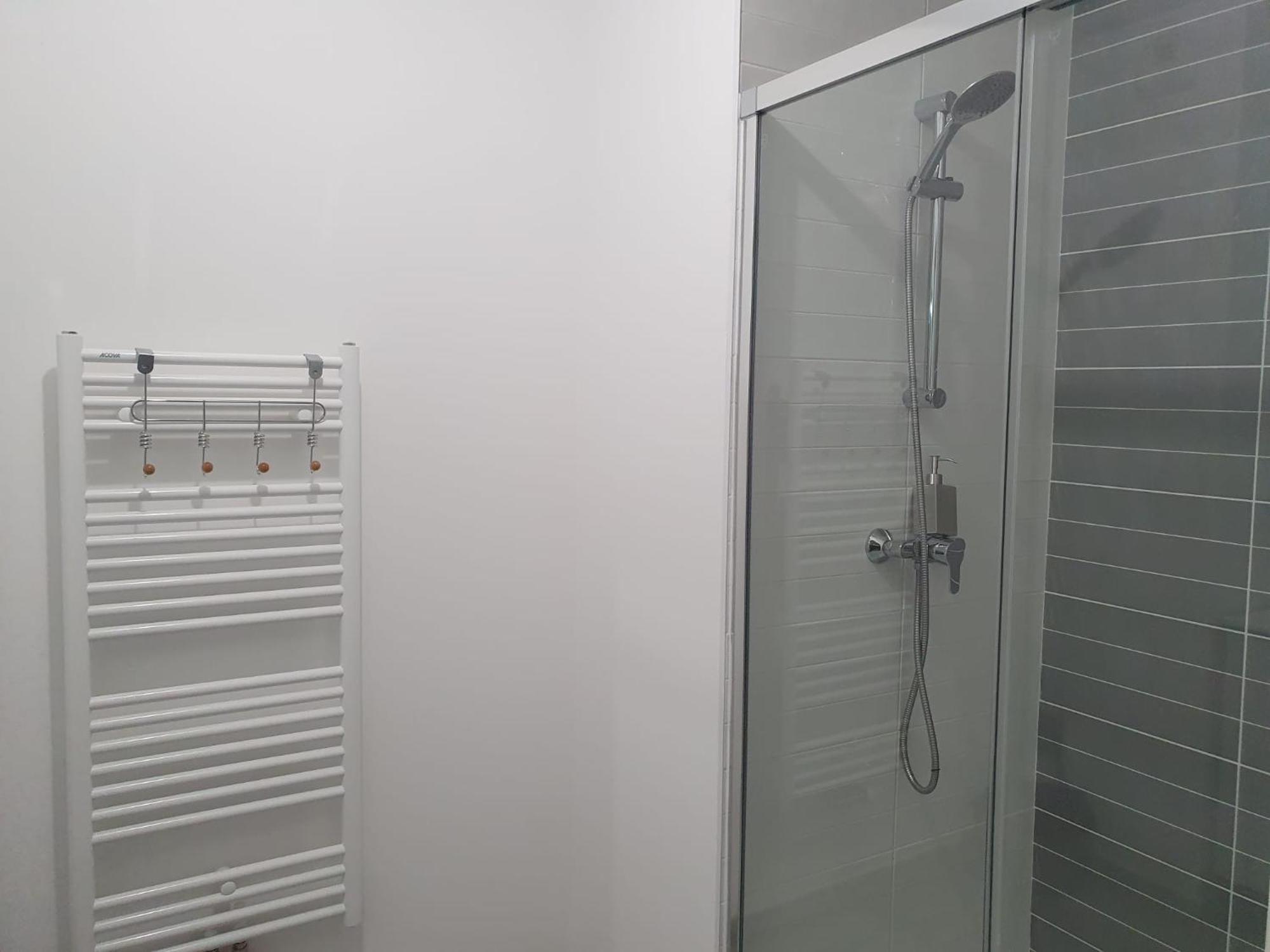 Appartement A Floirac Avec 2 Chambres, Un Parking Prive, Une Terrasse, A 5 Minutes En Voiture De L'Arkea Arena De Bordeaux Exterior photo