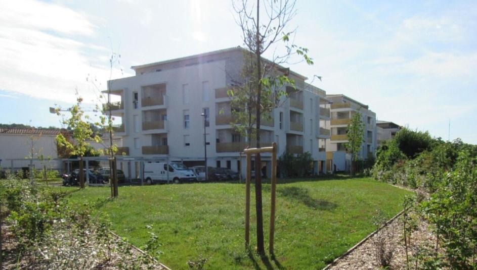 Appartement A Floirac Avec 2 Chambres, Un Parking Prive, Une Terrasse, A 5 Minutes En Voiture De L'Arkea Arena De Bordeaux Exterior photo