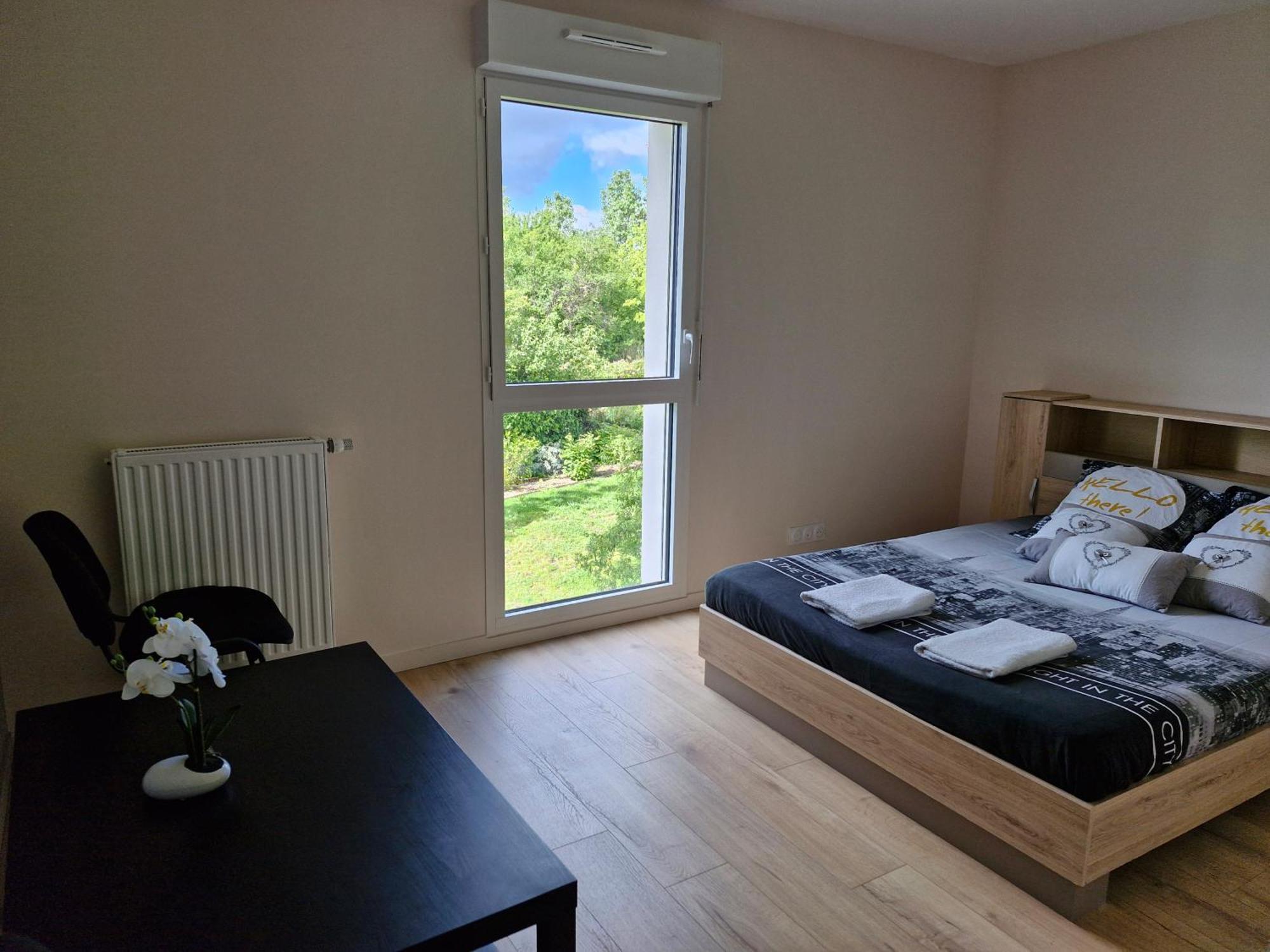 Appartement A Floirac Avec 2 Chambres, Un Parking Prive, Une Terrasse, A 5 Minutes En Voiture De L'Arkea Arena De Bordeaux Exterior photo